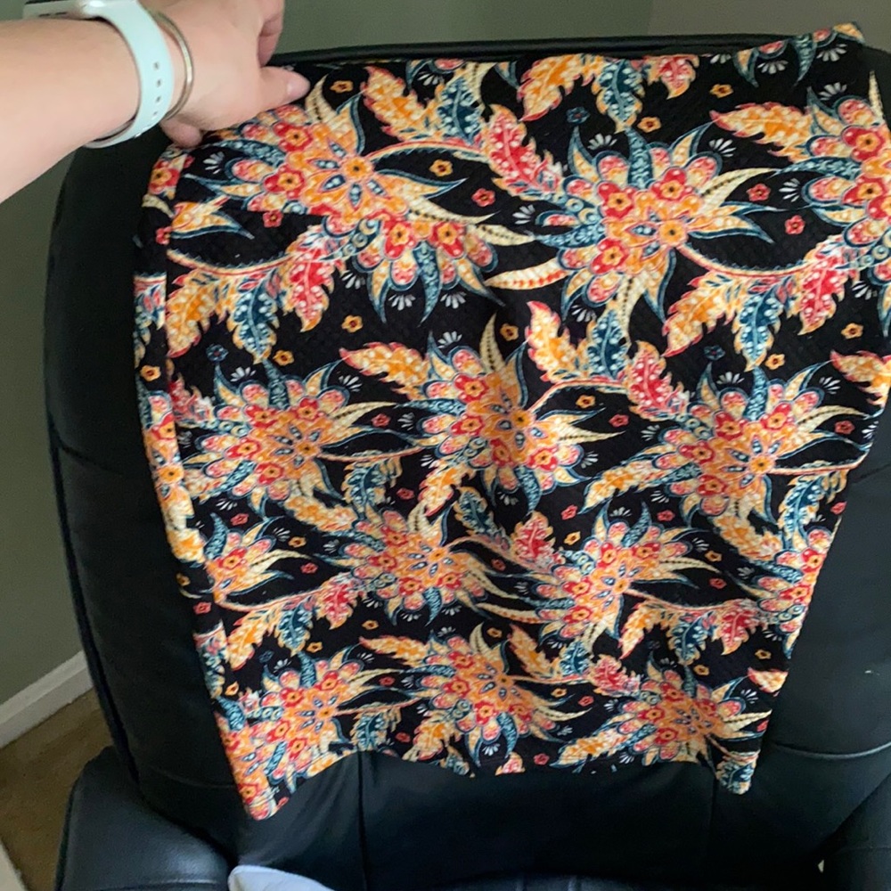 LuLaRoe Great abstract patterned skirt